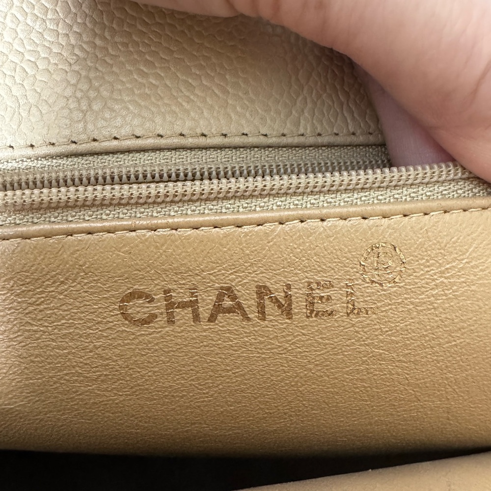 CHANEL Tote Bag Caviar Skin Beige CC Authentic - Picture 9 of 11